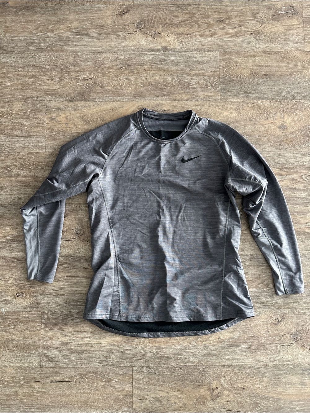 Nike Men’s Long-Sleeve Athletic Top in Charcoal Gray